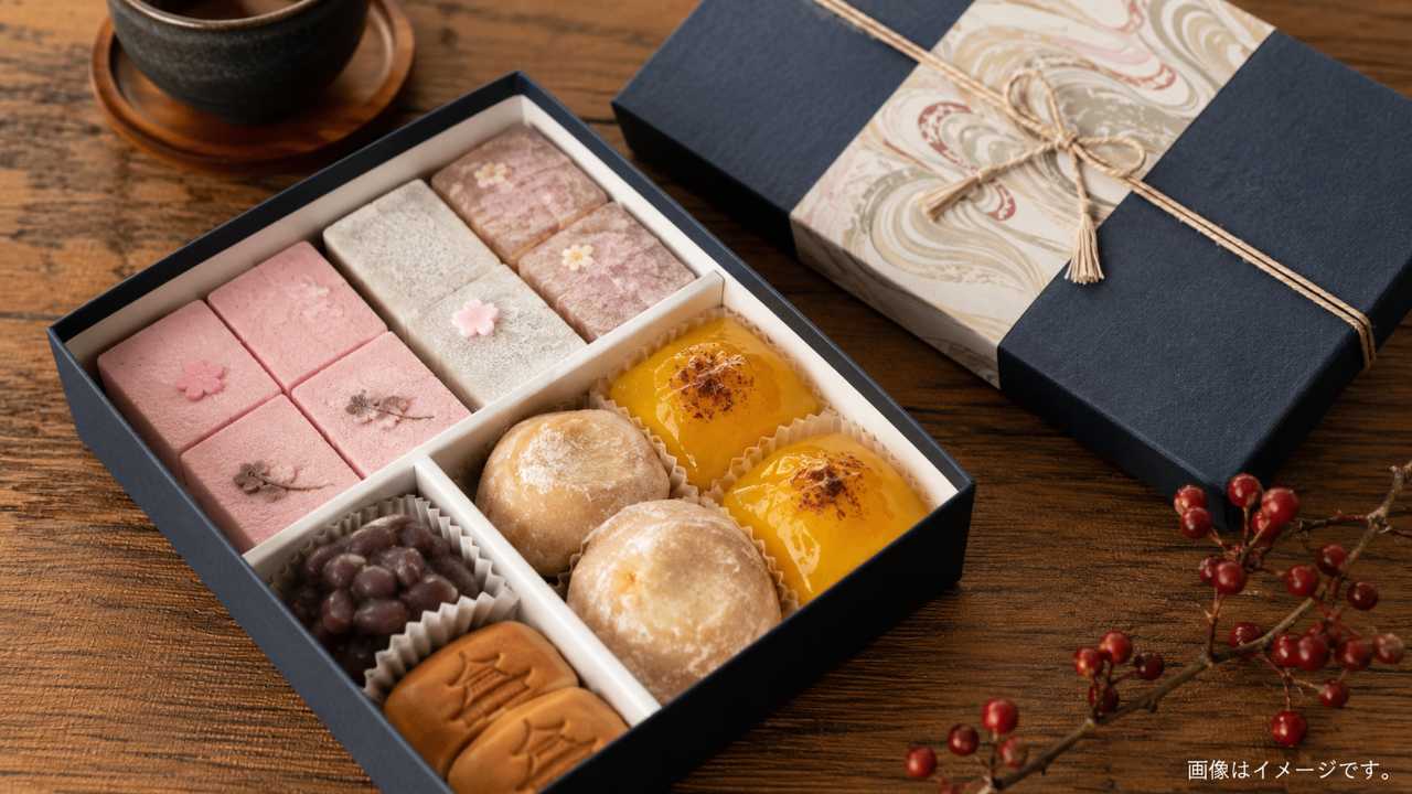川越らしい和菓子の詰め合わせが上品な箱に入っている写真風イメージ