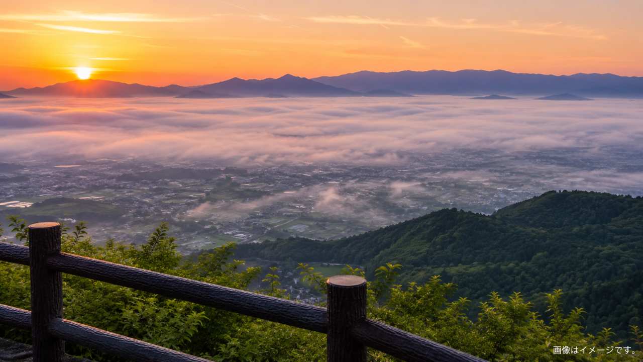 美の山公園をイメージした展望台から秩父盆地を見下ろす朝焼け風景