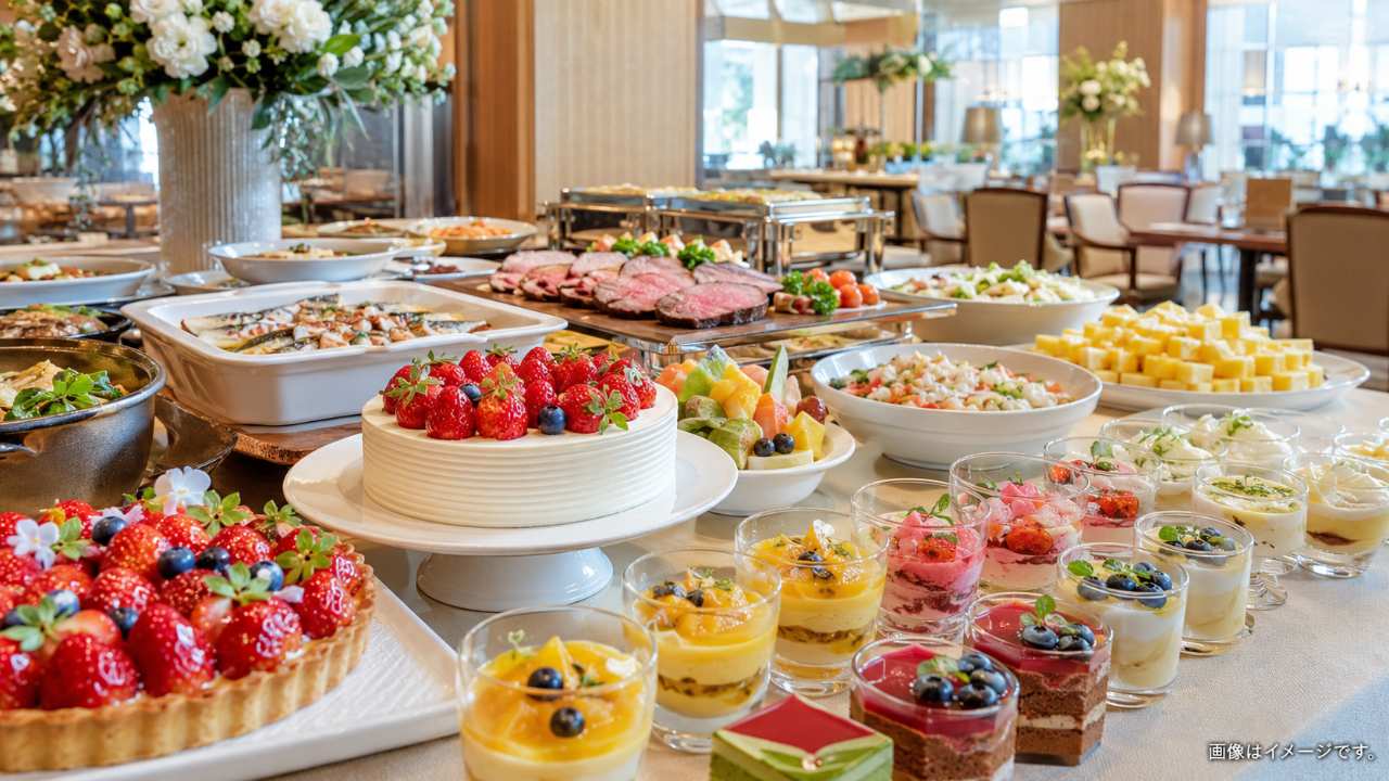 大宮のホテルレストランで楽しむ料理とデザートのブッフェをイメージした実写風写真